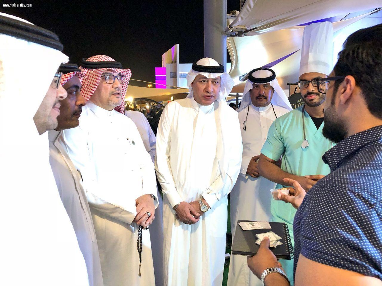 تنفيذا لتوجيهات نائب أمير مكة فريق من أمانة مكة يلتقي بأصحاب المطاعم المتنقلة ويتفقد احتياجاتهم