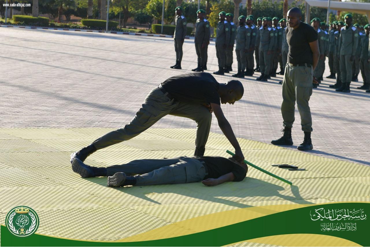 تحت رعاية معالي رئيس الحرس الملكي الإحتفاء بتخريج أكثر من ٩٠٠ متدرب بمعهد الحرس الملكي بمدينة تدريب الحرس الملكي بالثمامة