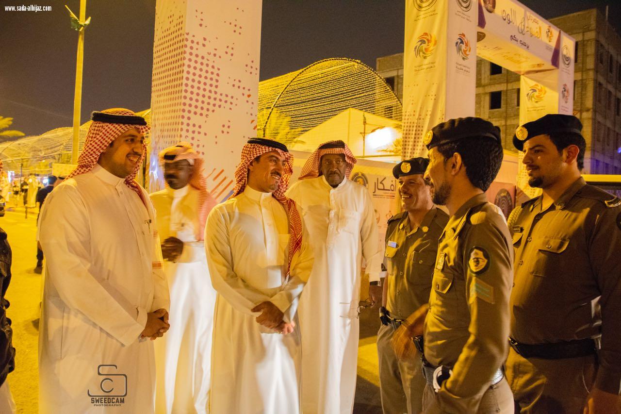 أنطلاق مسرح الضوء واللون ضمن فعاليات صيف خميس مشيط والمحافظ يتفقد سير الفعاليات