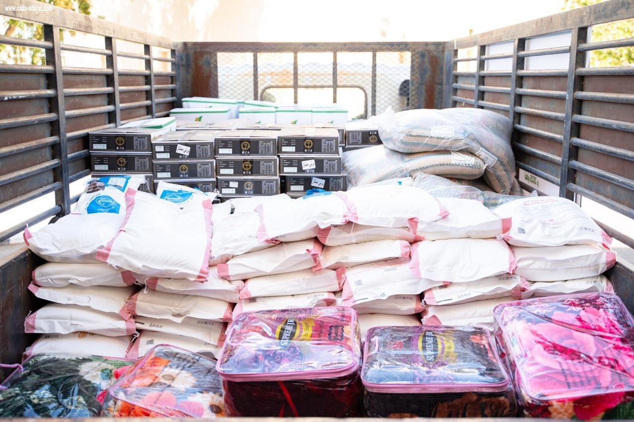 أمير تبوك يوجه بتوزيع معونة الشتاء في القرى والهجر والمحافظات على نفقة سموه الخاصة 