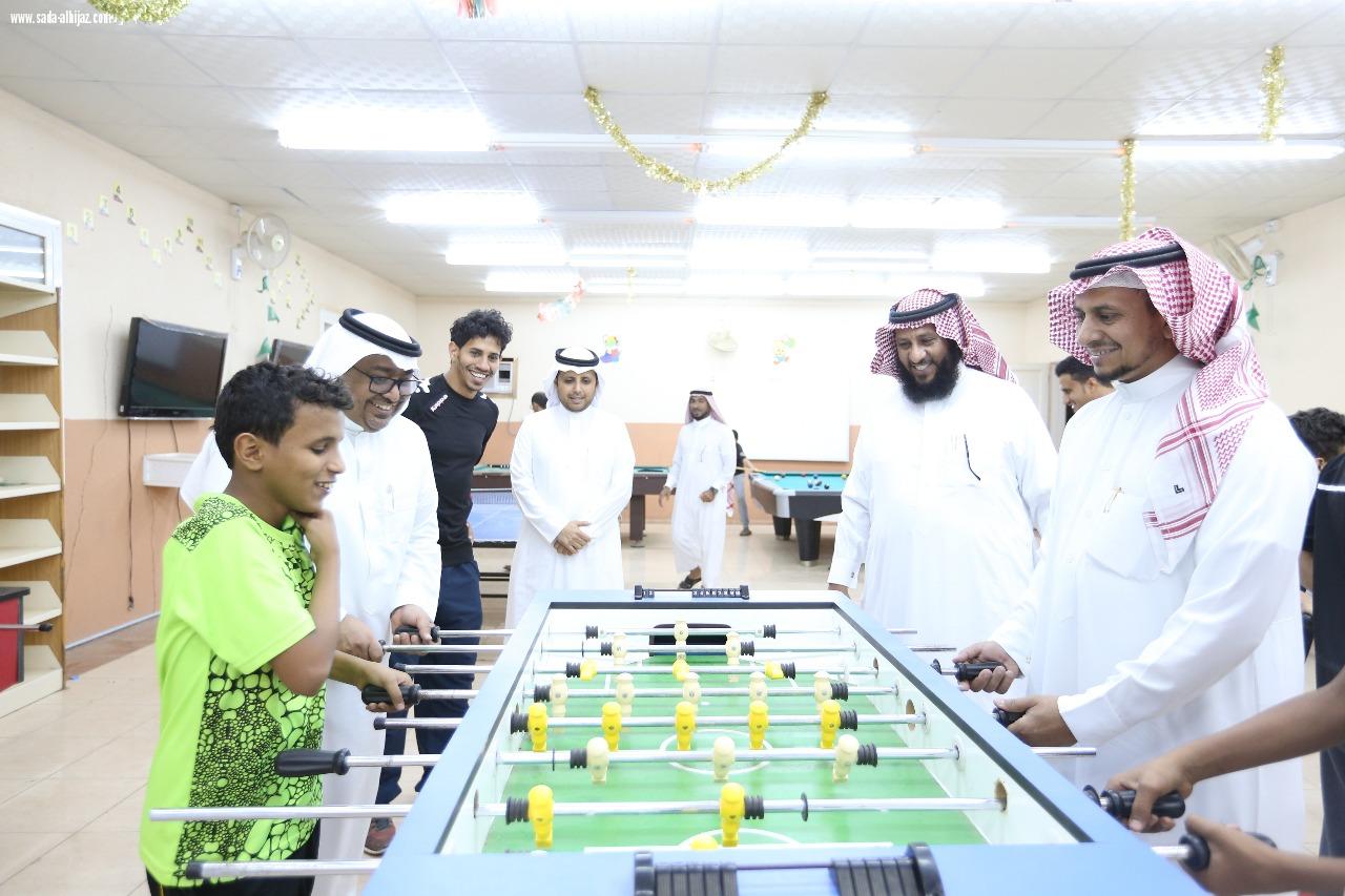 مدير تعليم جازان يتفقد أندية الحي ويطلع على خدماتها واحتياجاتها