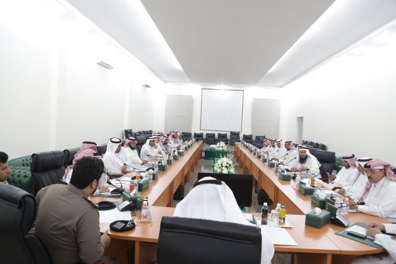 محافظ الكامل يعقد إجتماع لجنة التنمية السياحية الثالث بالمحافظة