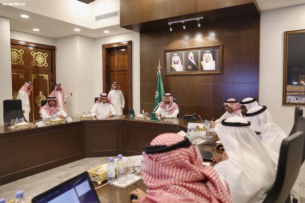 نائب أمير منطقة مكه المكرمة يرأس أجتماعاً لمناقشة سير العمل في مشروع النقل العام بالعاصمة المقدسة بمقر الإمارة بجدة