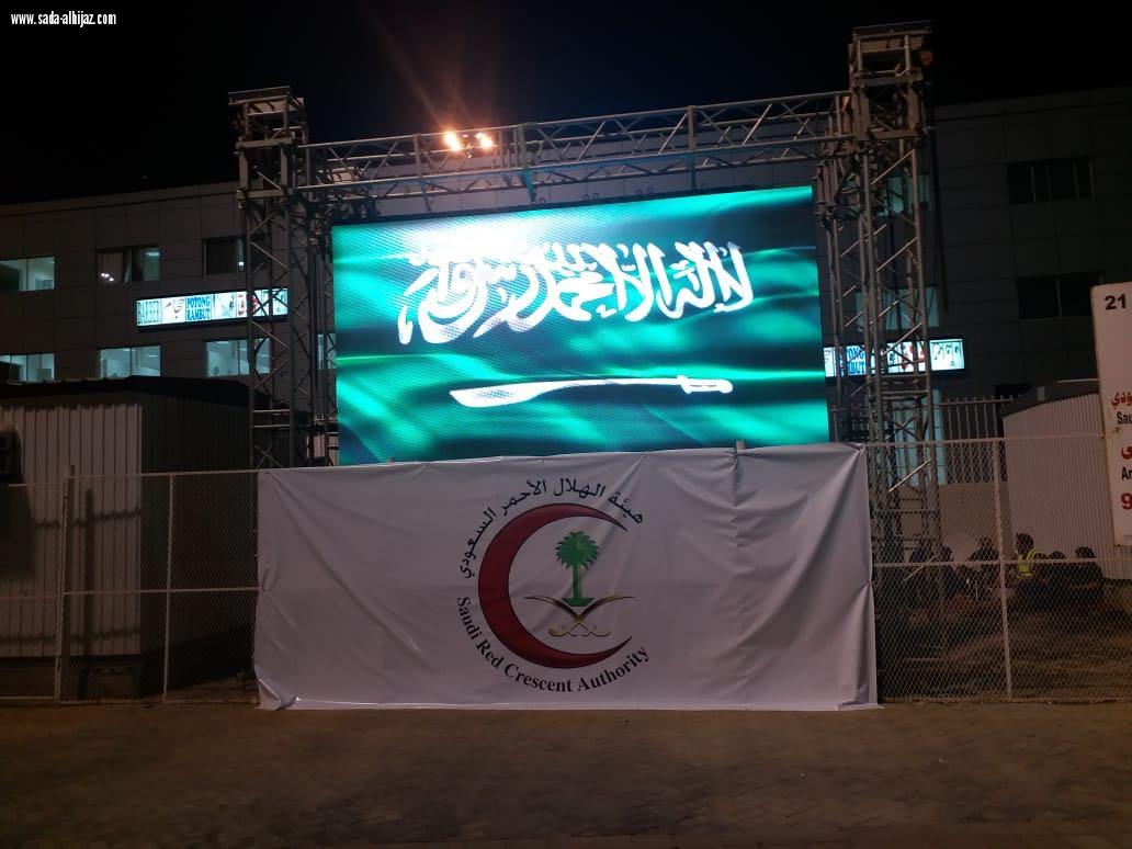 *الهلال الأحمر يخصص شاشات ميدانية لبث الرسائل التوعوية للحجاج بعدد من اللغات*