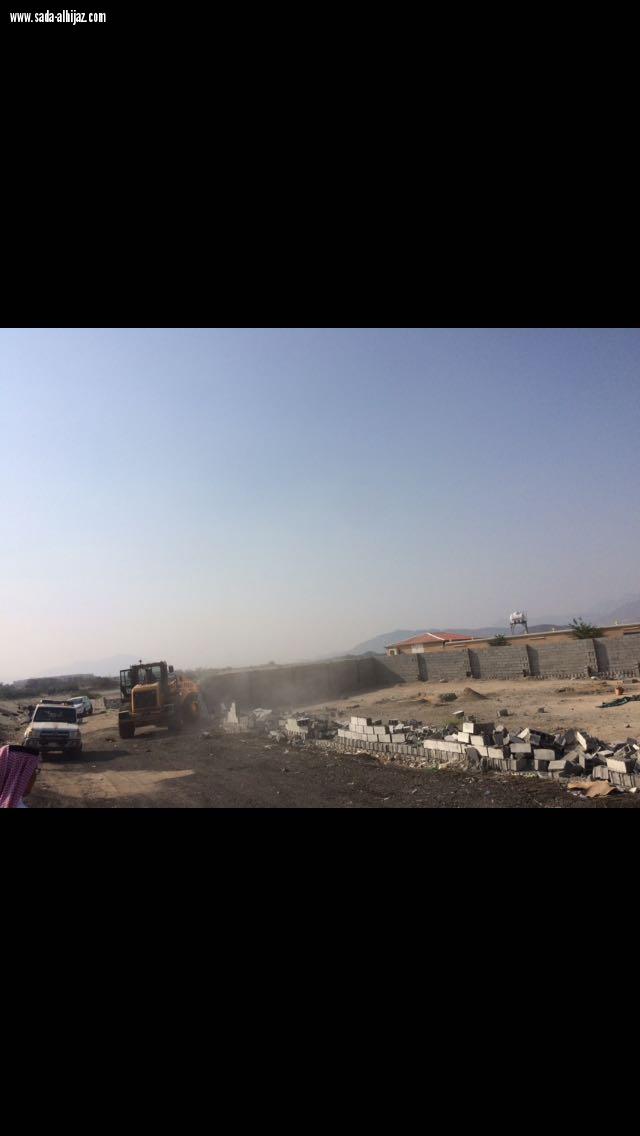 بلدية الشرائع تزيل تعديات في مخططي الراشدية والمعيصم