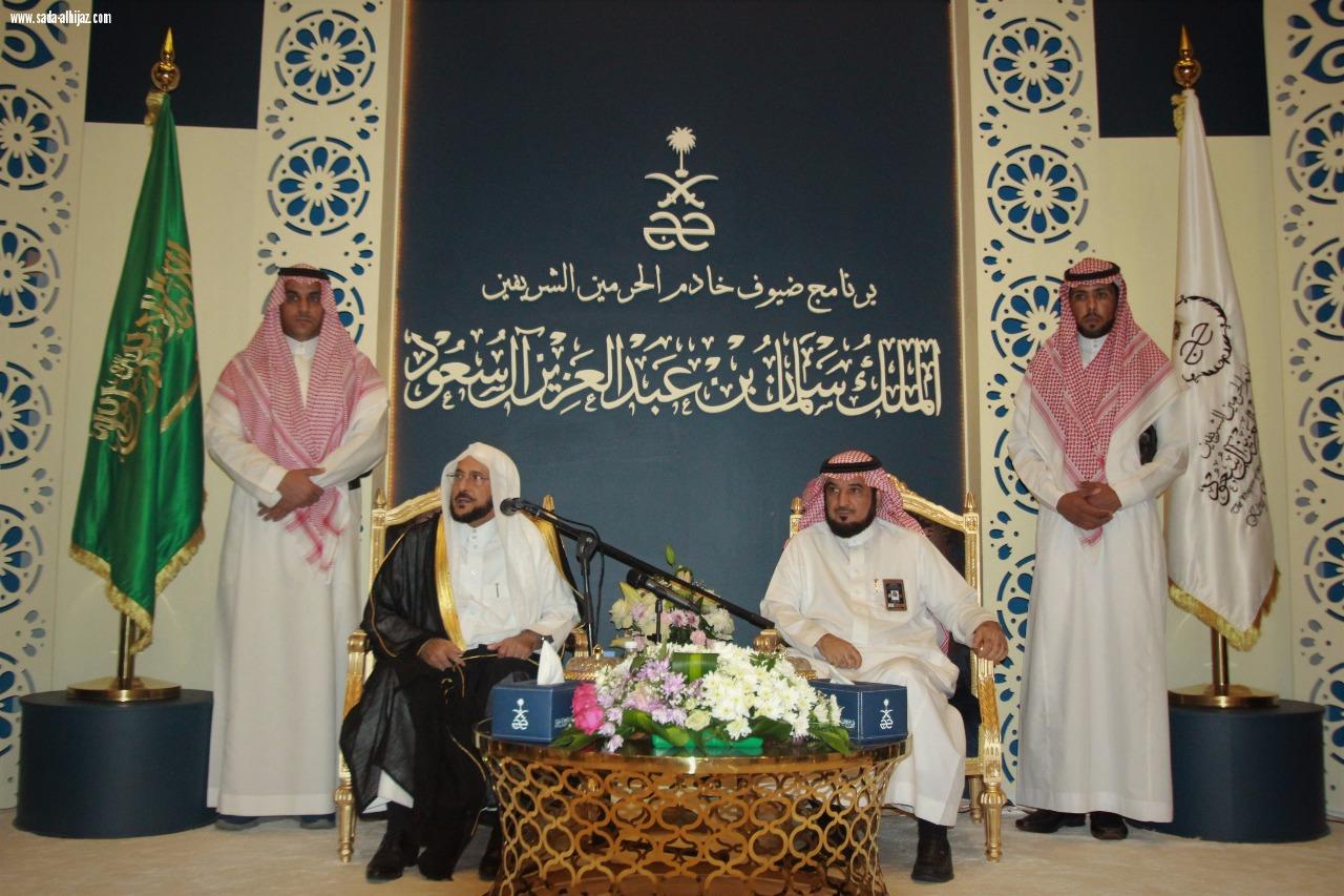 قال ما تتعرض له المملكة من أعمال كيدية ومحاولات يائسة المقصود منها الإساءة للمسلمين  آل الشيخ الملك وولي العهد يواصلان الليل والنهار ويتابعان بكل اهتمام رعاية الحجاج