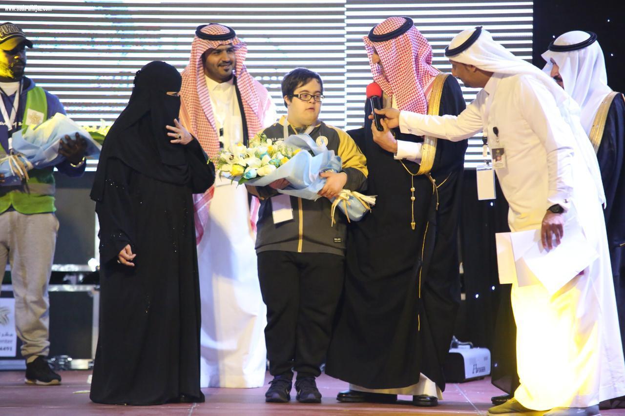 مهرجان (همم) يخطف أضواء الشرقية في إجازة الربيع نيابة عن أمير الشرقية محافظ الخبر يفتتح مهرجان همم ويكرم ذوي الإعاقة المبدعين وأصحاب الهمم ينثرون إبداعاتهم في الصالة الرياضية بالدمام