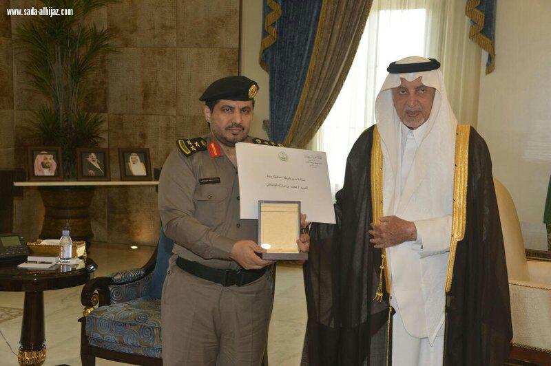 الفيصل يكرم مدير شرطة جدة وفريق الإطاحة بالمتحرشين بوفدات آسيويات 