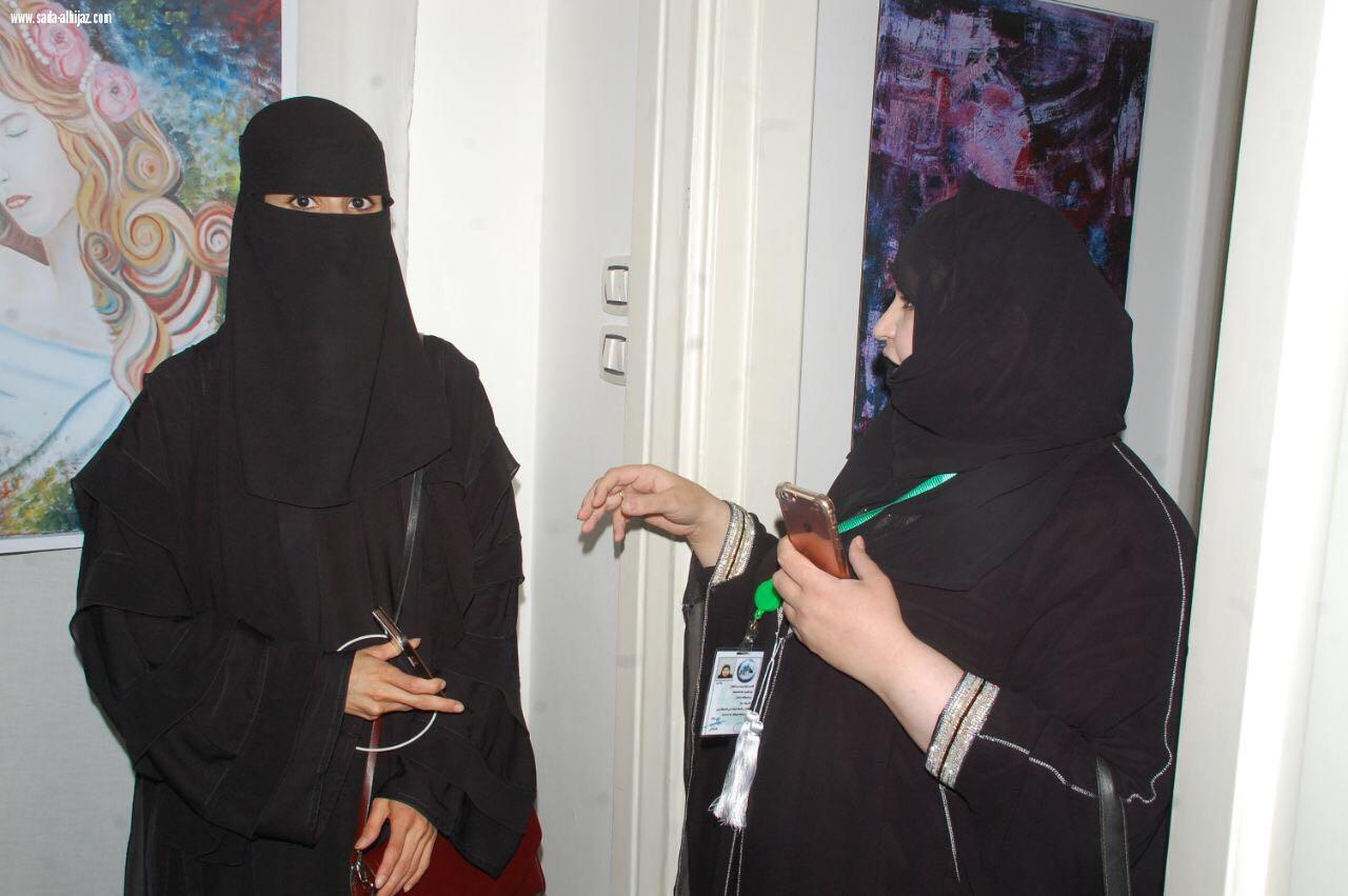 دكتور خالد سرور بحضور الدكتور عصام البزام يفتتح معرض المرأة السعودية فى المرآة بالقاهرة 