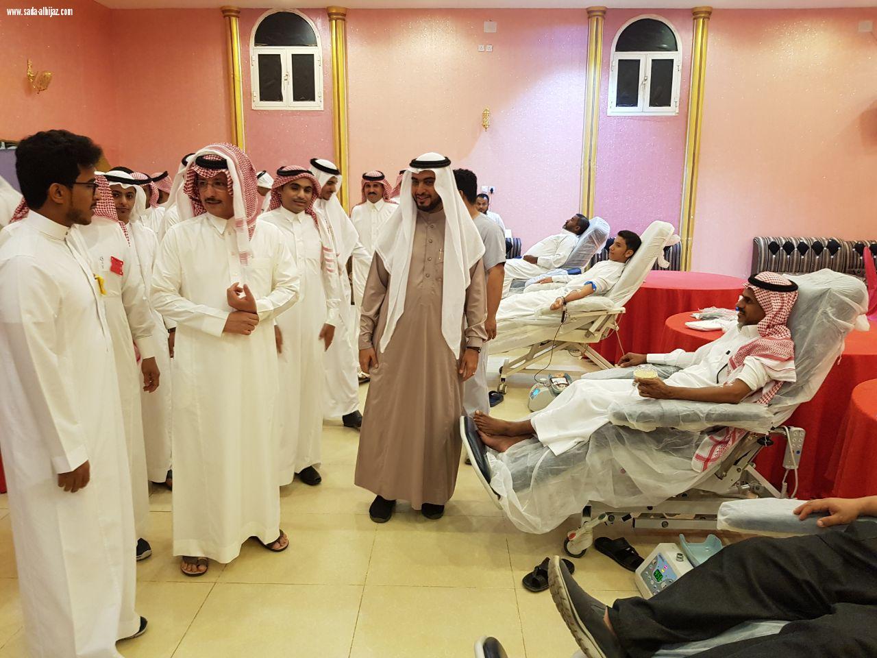 تحت شعار  قطرة ماء تحيي الأرض وقطرة دم تحيي نفس   محافظ صامطة يدشن حملة التبرع بالدم التي أطلقها نادي الحزم للتوستماسترز بالتعاون مع مستشفى صامطة العام