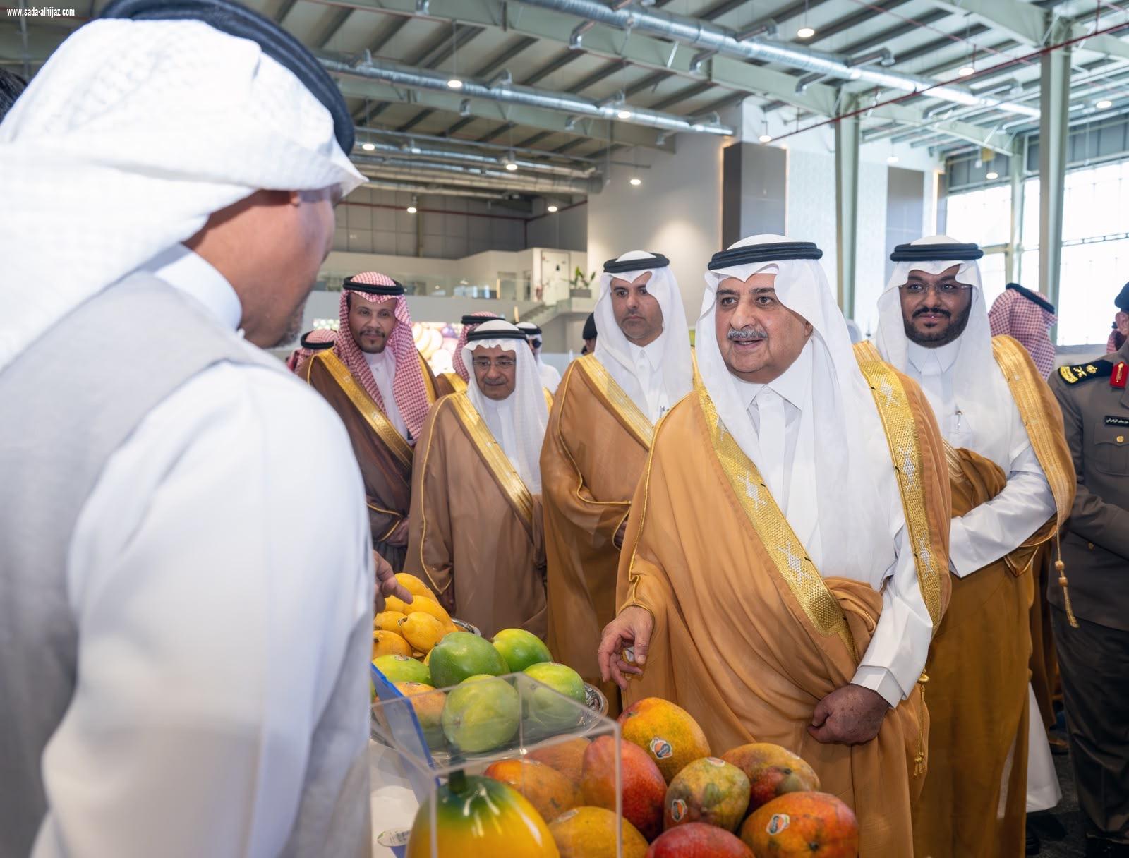 أمير تبوك يدشّن مهرجان المنتجات الزراعية 2026 بالمنطقة  