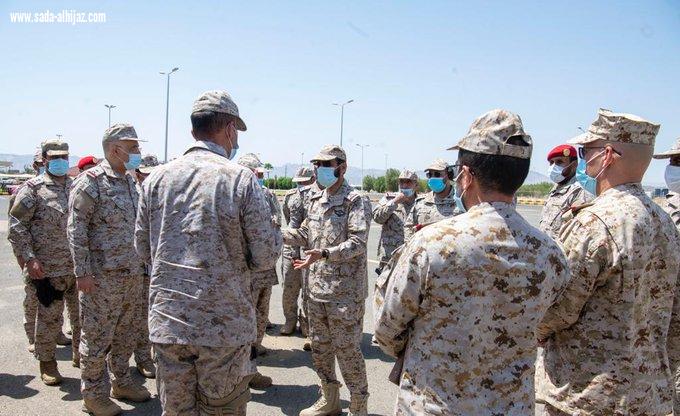 نائب رئيس هيئة الأركان العامة قائد القوات المشتركة المكلف يزور الوحدات الميدانية المرابطة بالحد الجنوبي