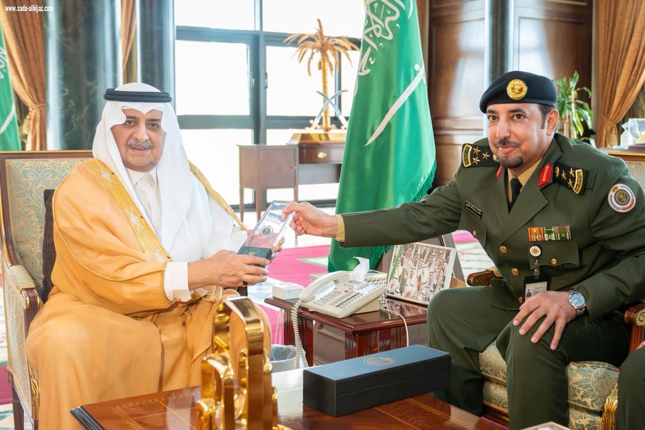 أمير تبوك يتسلم التقرير السنوي لسجون المنطقة   