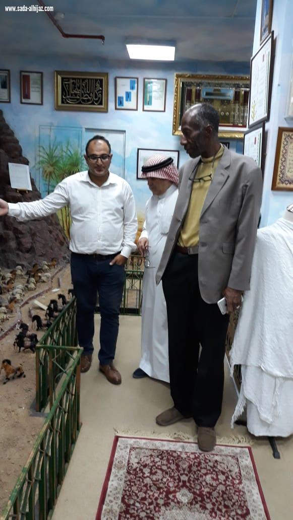 استعداد لاطلاق فعالية لغات وتراث الشعوب رئيس رابطة الجاليات المقيمة بالمملكة لكرة القدم و الرئيس الشرفي للرابطة يزوران مقر اقامة الفعالية متحف عبدالرؤوف خليل 