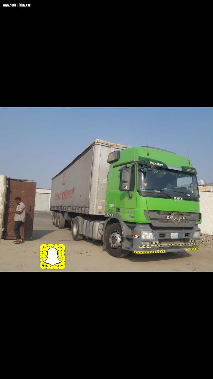 ضبط وإغلاق مستودع مخالف بالجموم