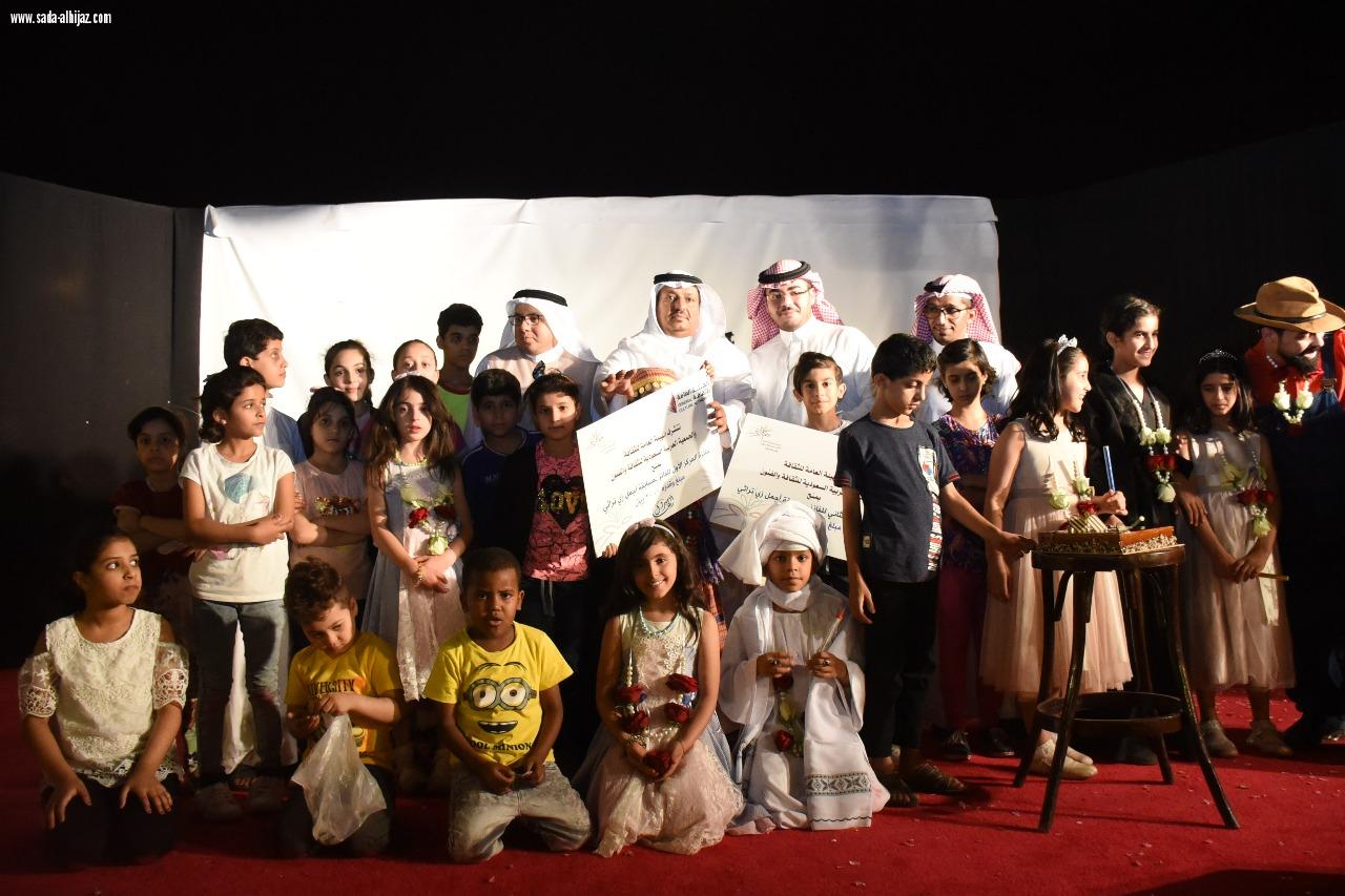 الفين ريال ودرع الاعلام التقديري لـ اجمل زي تراثي