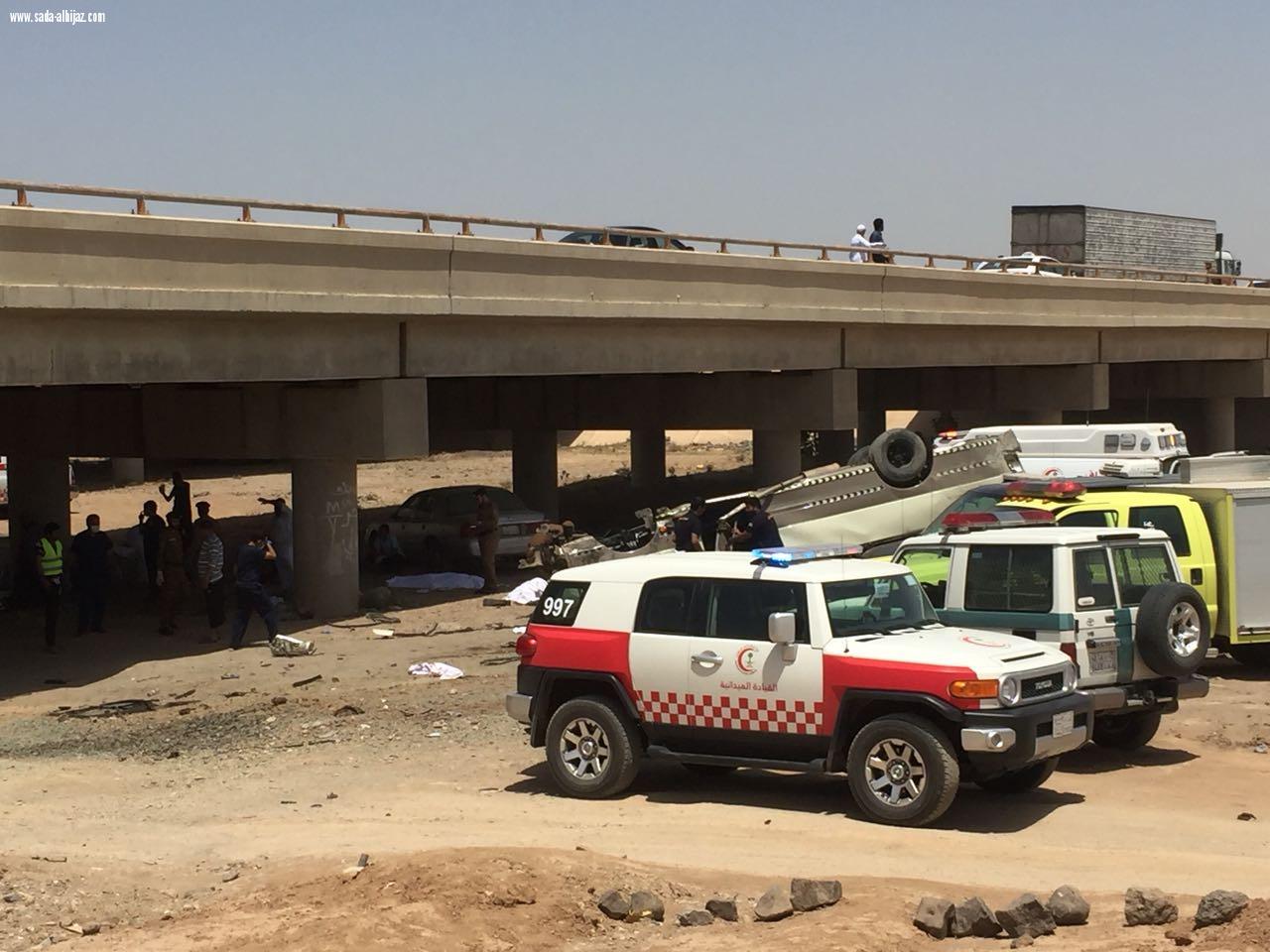 ٩ وفيات و ١٨ إصابة في انقلاب حافلة بطريق الهجرة ..