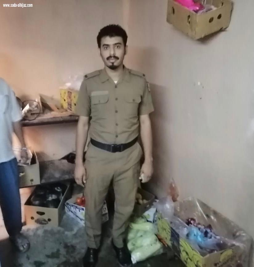 بالتعاون مع الجهات الأمنية بلدية محافظة الطوال تضبط سكن عمالة مخالف يستخدم لإعداد الأطعمة