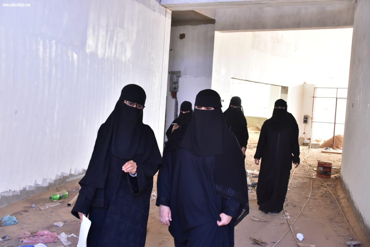  فريق نسائي من بلديتي صامطة وبيش يقف ميدانياً على المشاريع التي تنفذها بلدية صامطة