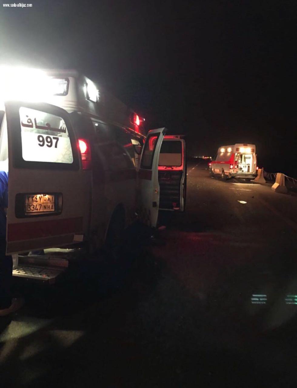 باشرت فرق الهلال الأحمر جدة حالتا وفاة و4 إصابات في حادث تصادم على طريق الهجرة  