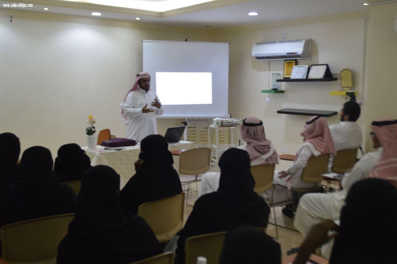 دورة مهارات لغة الإشارة لمنسوبي متحدون التطوعي