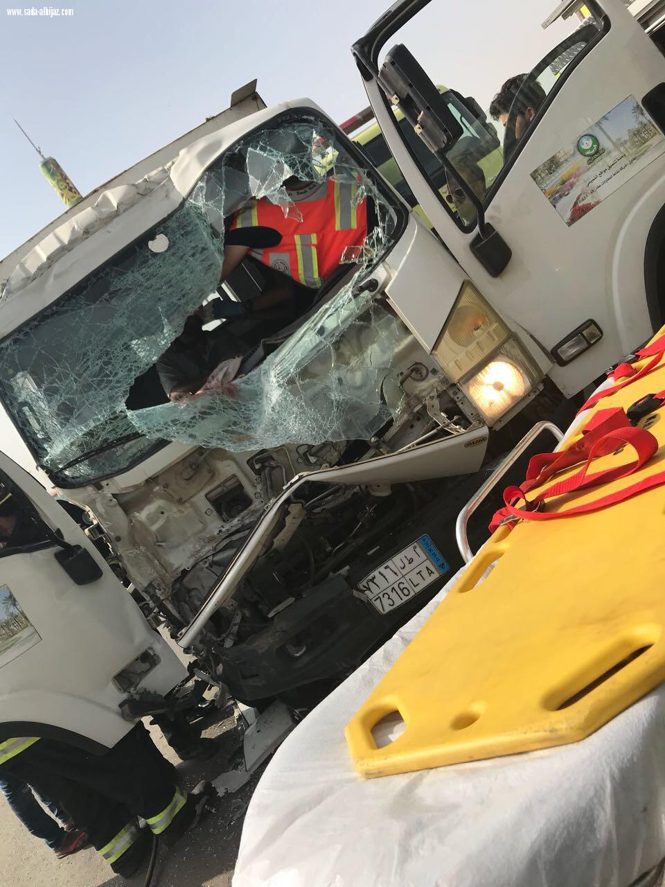 10 إصابات في حادث تصادم منها3 حالات احتجاز شرق جدة