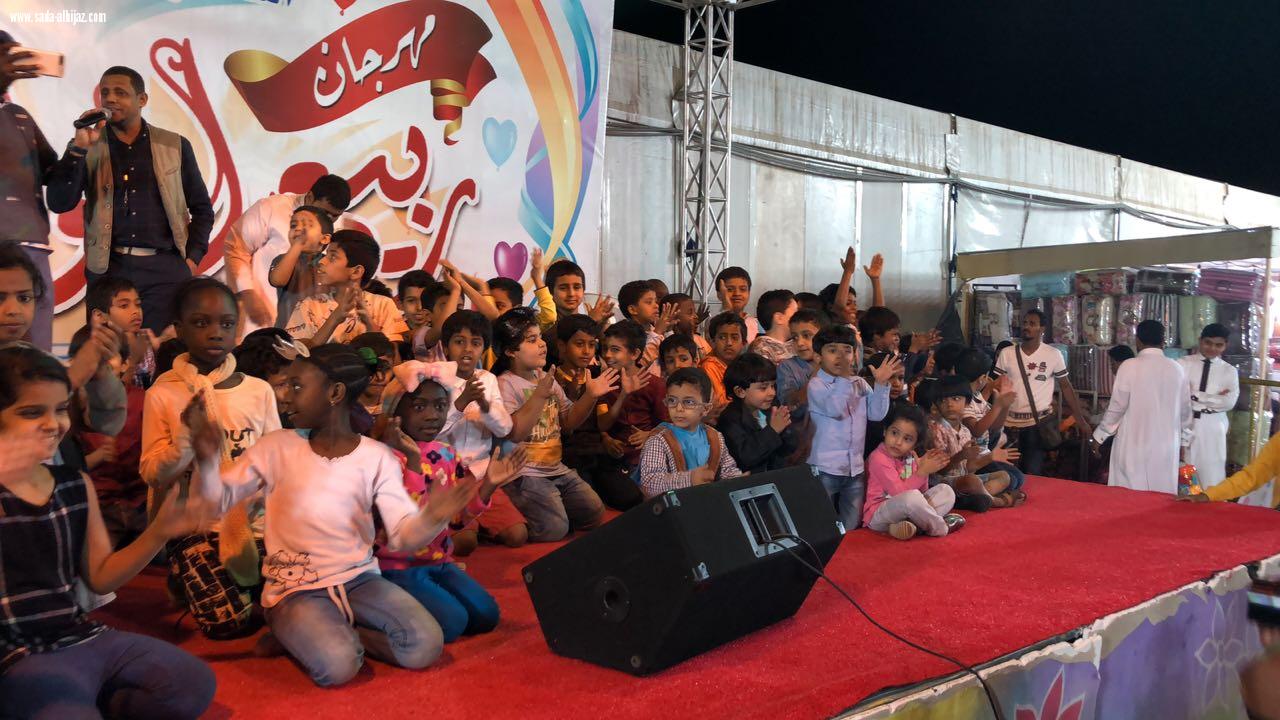 اطفال مهرجان ربيع النورية 3 يستمتعون بمسرح ا لمهرجان مع نجوم قناة المجد الفضائية 