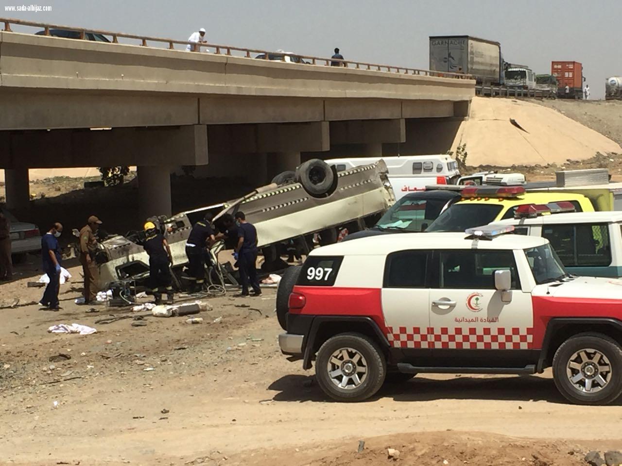 ٩ وفيات و ١٨ إصابة في انقلاب حافلة بطريق الهجرة ..