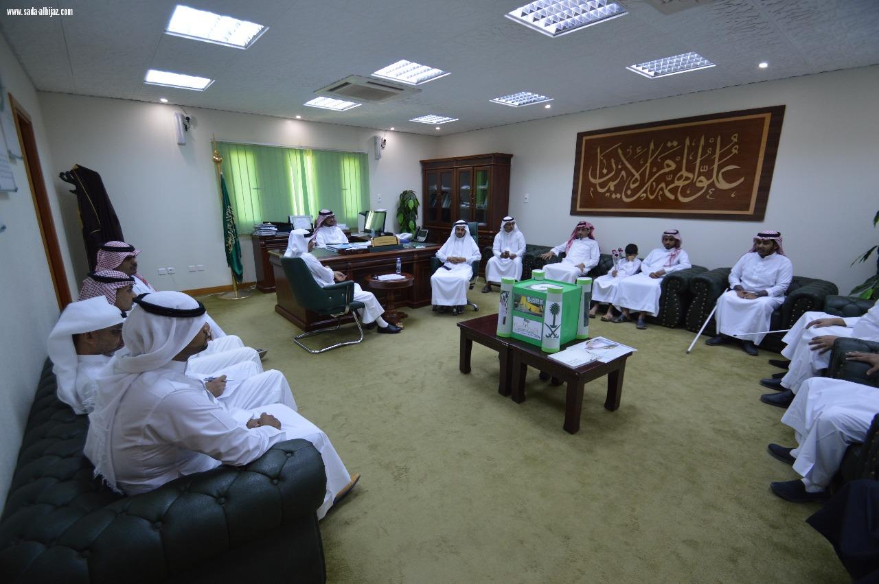 المساعد للشؤون التعليمية يشيد بطلاب الإعاقة البصرية ويثنى على إبداعاتهم بمناسبة اليوم العالمي للعصا البيضاء 