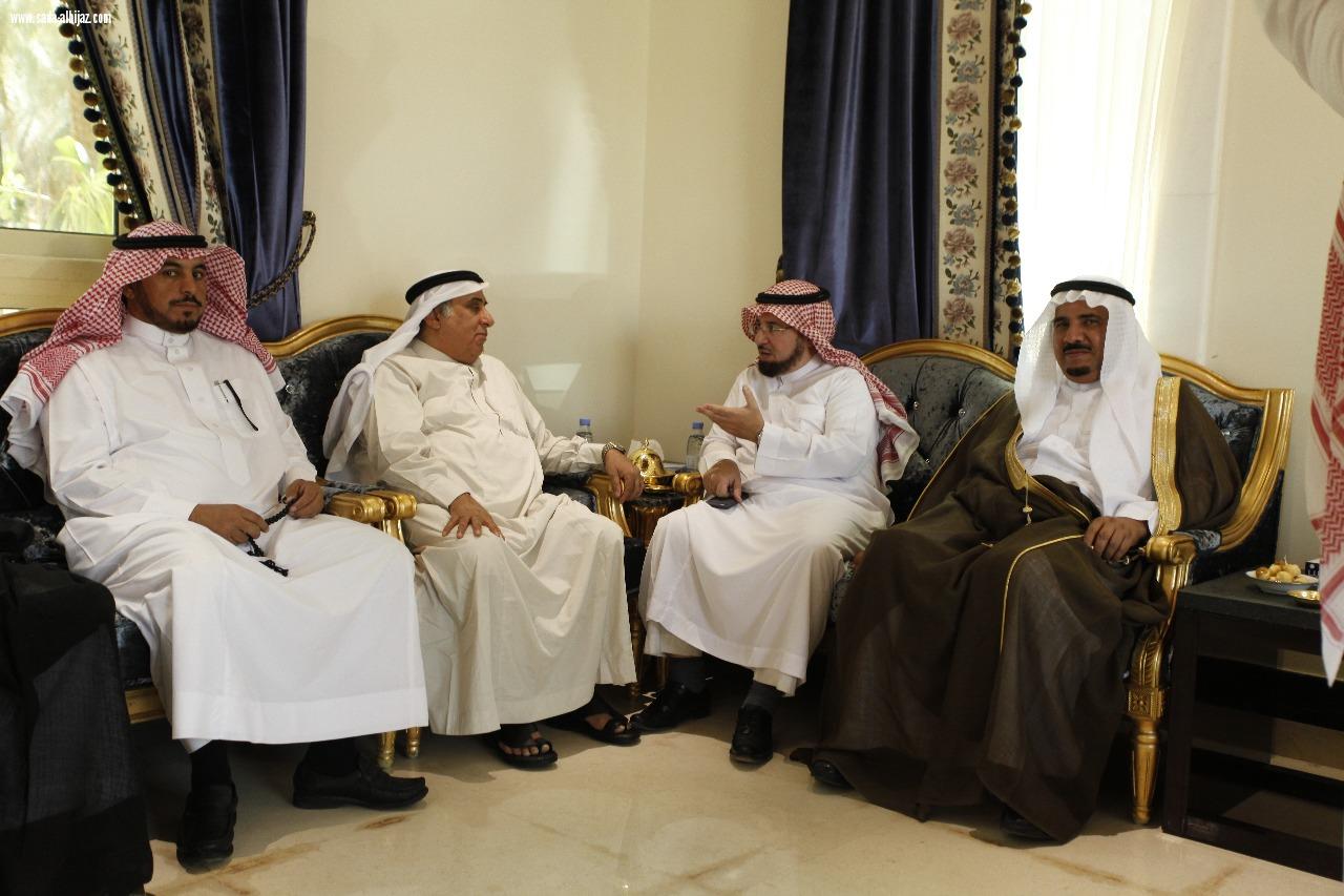 الأخوان عبدالله و عبدالوهاب العبدالكريم يقيما غداء لعدد من الدبلوماسيين ورجال الأعمال والأدباء 