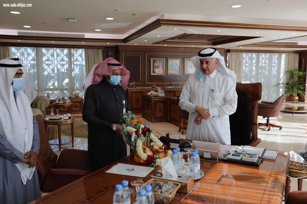 في اهتمام يبرز حرص القيادة على دعم المنتج المحلي الفل والكادي على طاولة وزير البيئة والمياه والزراعة 