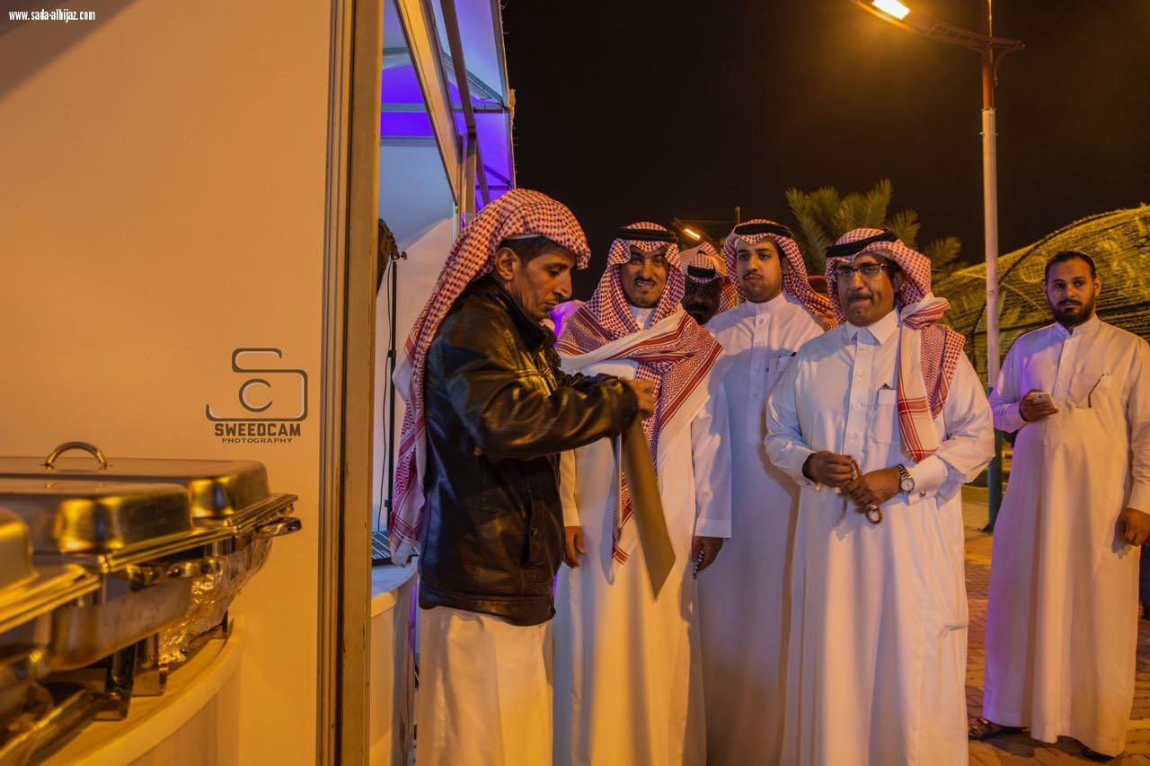 أنطلاق مسرح الضوء واللون ضمن فعاليات صيف خميس مشيط والمحافظ يتفقد سير الفعاليات