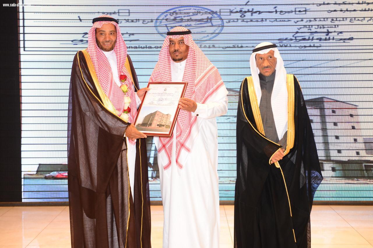 أكثر من 200 طالب يكرمون ‏معلمهم بمحافظة العلا