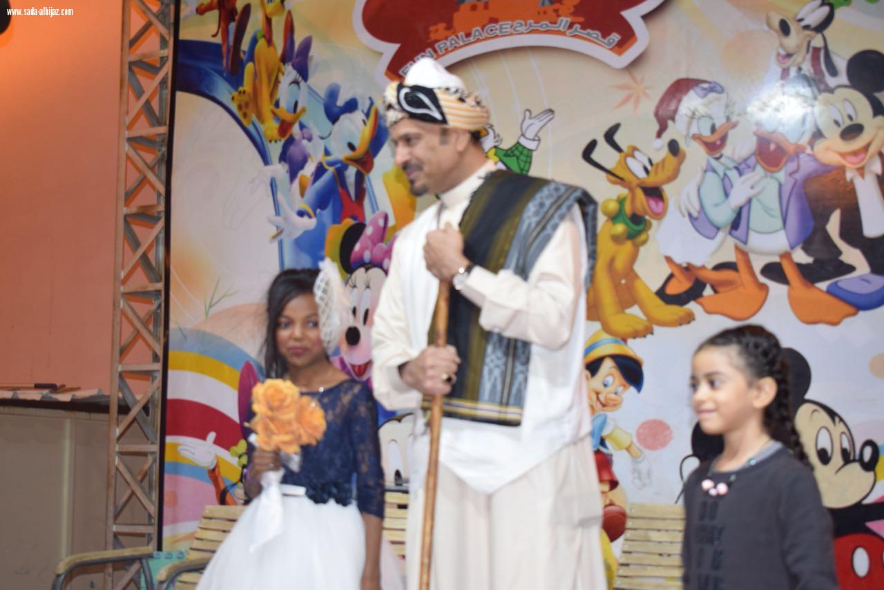 فرقه المدينه ستارز الاستعراضية تجذب جمهور المدينه بالزي الحجازي..