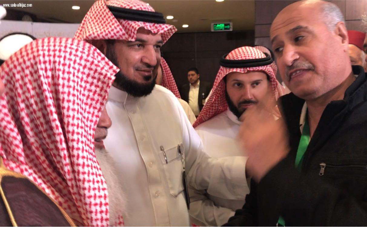 بالفيديو  إعلامي أردني من ضيوف الملك سلمان للعمرة يستوقف أمام الحرم المدني بكلمات تعرف عليها