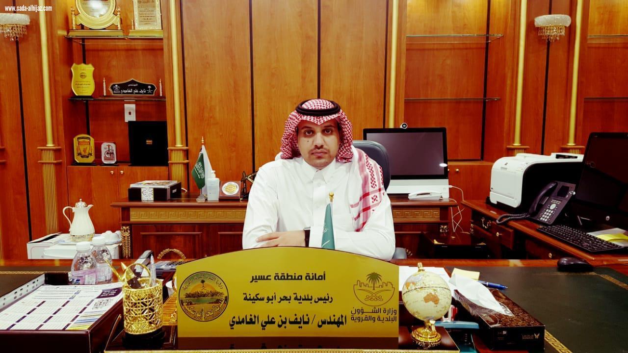 رئيس بلدية بحر أبو سكينة يشارك الفرق الرقابية في الجولات الميدانية 