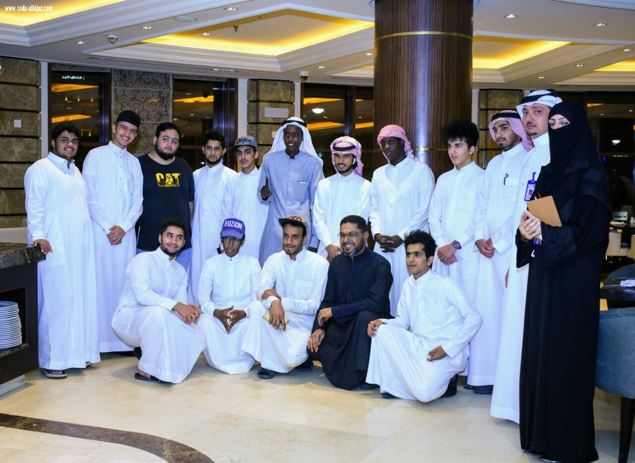 تحت إشراف الجمعية العربية السعودية للثقافة و الفنون بمنطقة المدينة المنورة فريق الإعلام الواعي يدشن معرض الليوان للفنون البصرية...