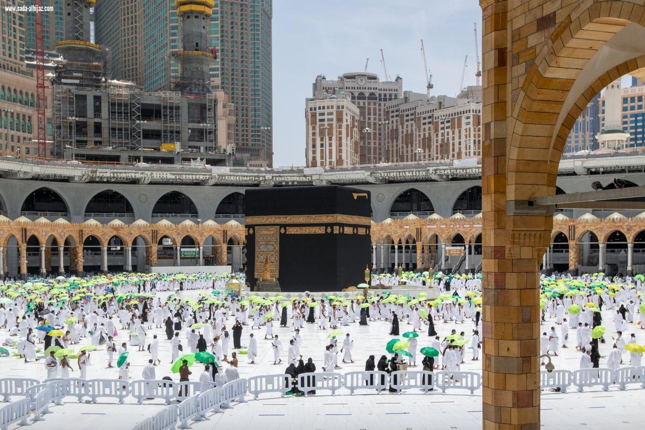 بالصور .. الشؤون الإسلامية بمكة المكرمة توزع أكثر من 11 ألف مظلة شمية اليوم الجمعة ضمن مبادرة 