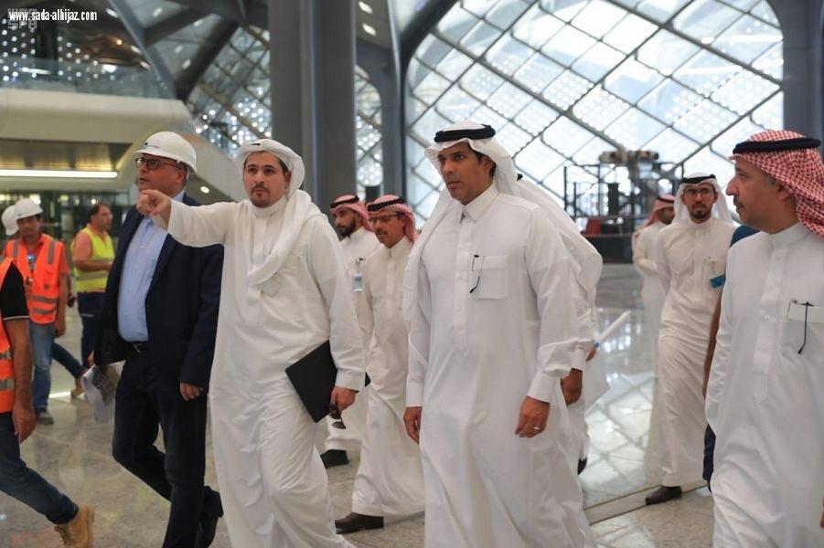 وزير النقل يستقلّ قطار الحرمين بين جدة ومكة المكرمة ويطمئن على الجاهزية وكفاءة التشغيل