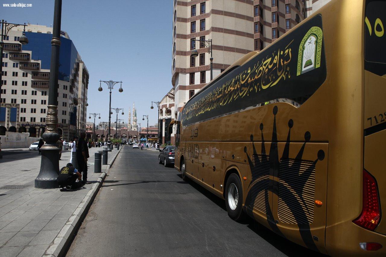   ضيوف برنامج خادم الحرمين يصلون إلى المدينة المنورة بعد أن أدوا مناسك الحج والعمرة