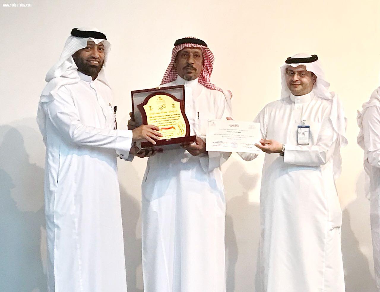 امل جدة يكرم متقاعديه 