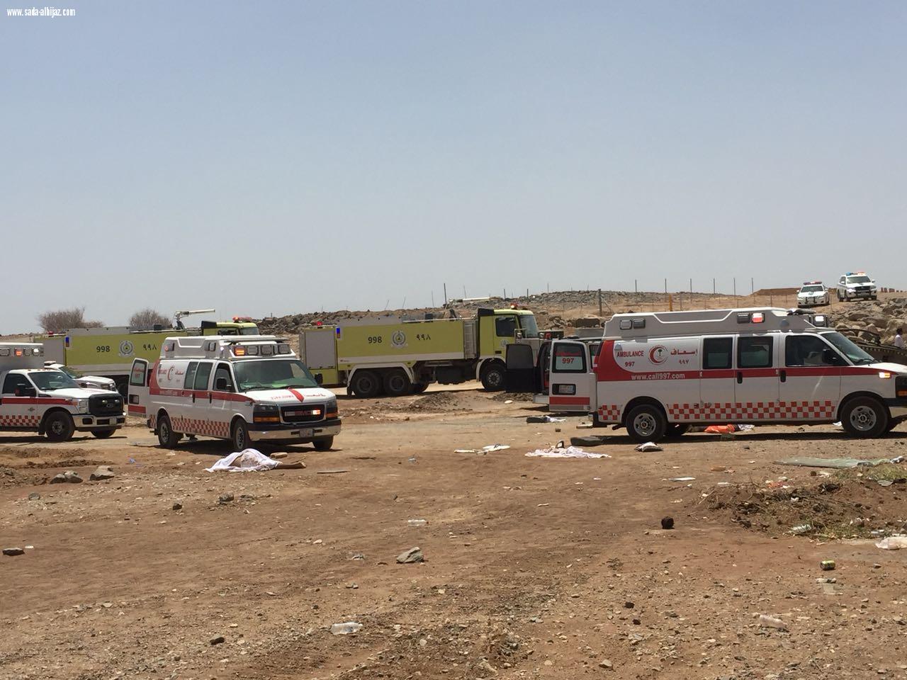 ٩ وفيات و ١٨ إصابة في انقلاب حافلة بطريق الهجرة ..