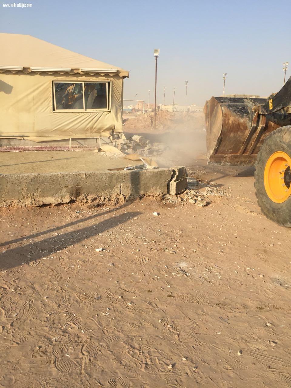 إزالة 66 مخيم عشوائي بمنطقة الرياض مخالفة للأنظمة .