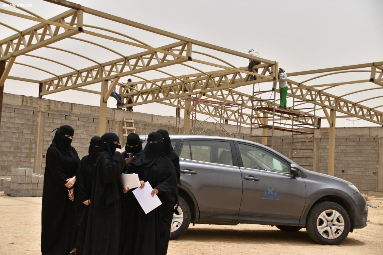  فريق نسائي من بلديتي صامطة وبيش يقف ميدانياً على المشاريع التي تنفذها بلدية صامطة