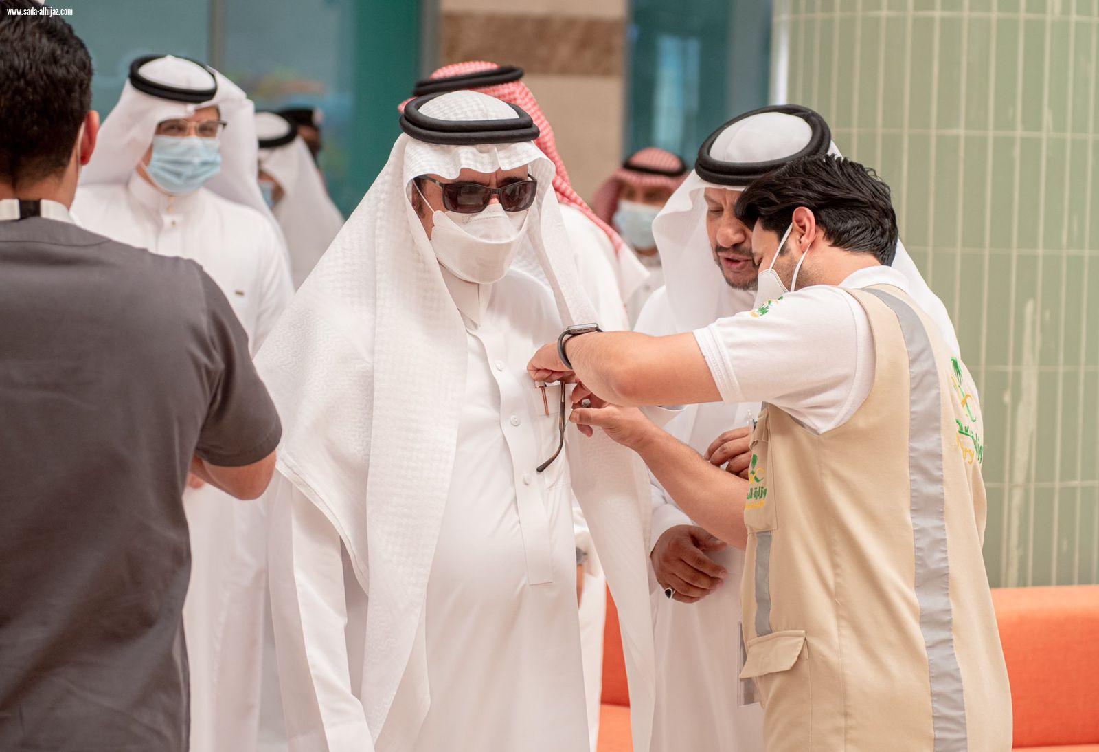 معالي رئيس جامعة الباحة يفتتح معرض اليوم العالمي للصحة النفسية  