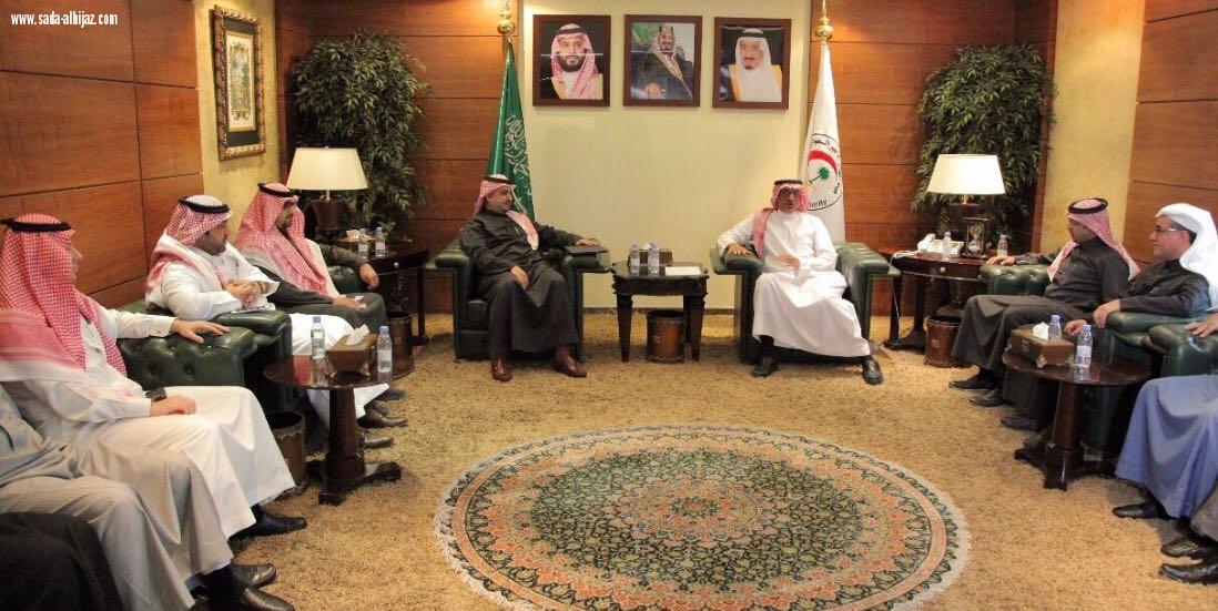 رئيس الهلال الأحمر  يستقبل  رئيس وأعضاء لجنة أصدقاء الهلال الأحمر بمنطقة الرياض