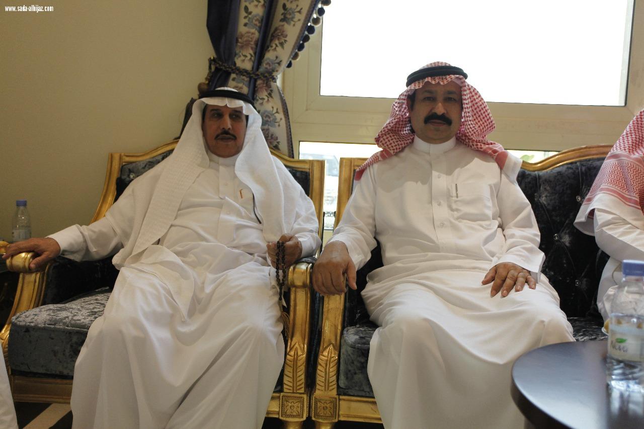 الأخوان عبدالله و عبدالوهاب العبدالكريم يقيما غداء لعدد من الدبلوماسيين ورجال الأعمال والأدباء 