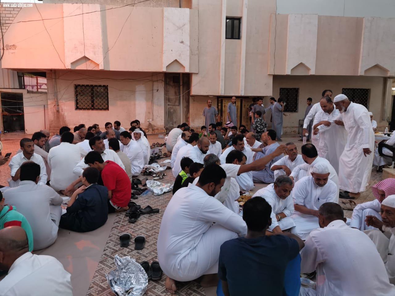 شيخ شمل آل عيسى بني حمد يقيم افطار جماعي في منزلة بمحافظة الطوال