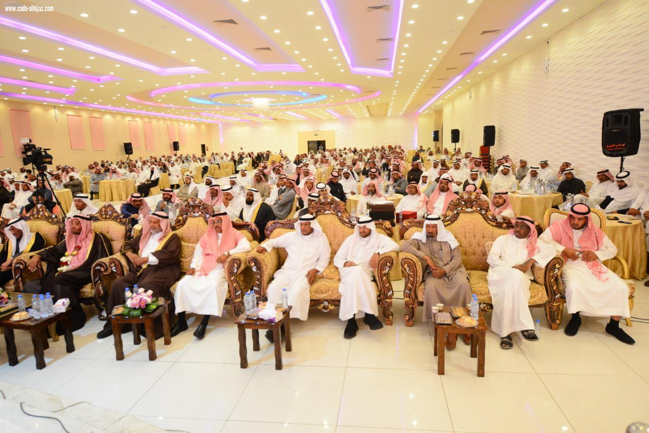 أكثر من 200 طالب يكرمون ‏معلمهم بمحافظة العلا