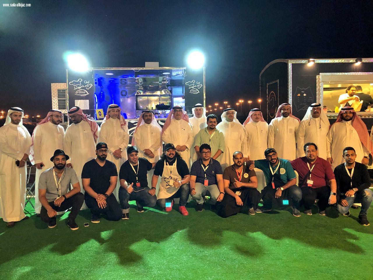 تنفيذا لتوجيهات نائب أمير مكة فريق من أمانة مكة يلتقي بأصحاب المطاعم المتنقلة ويتفقد احتياجاتهم